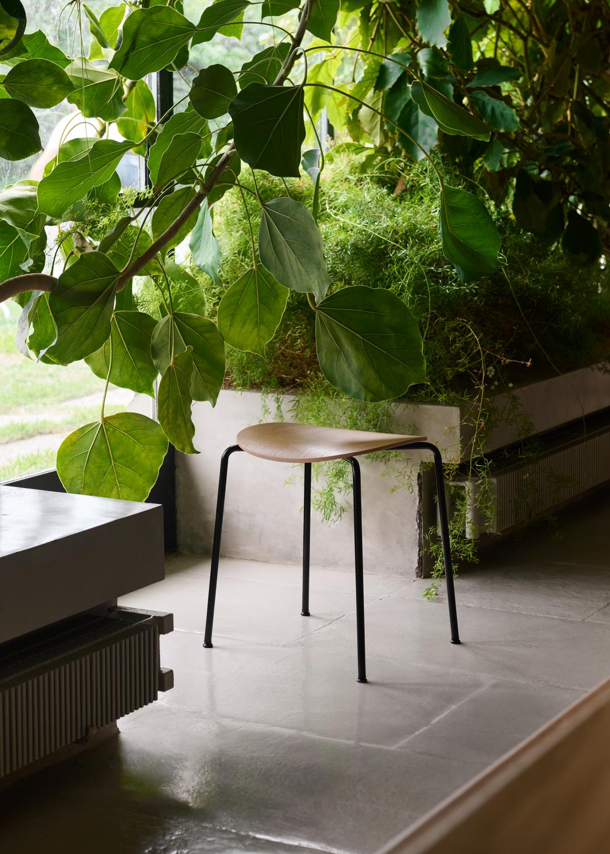 Pavilion Stool AV36